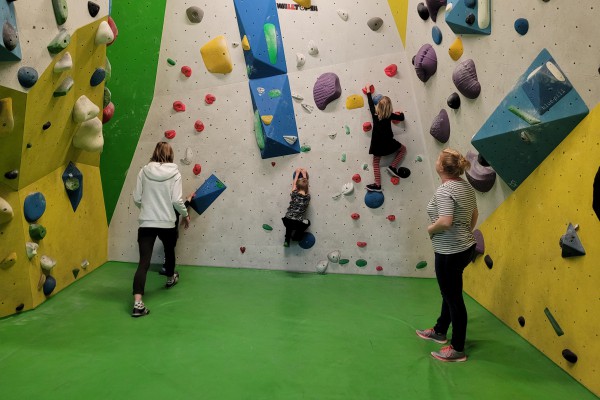 2022 Klettern in der Halle mit Eltern-Kind Klettern